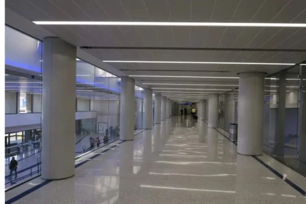 Uniform airport terminal lighting with recessed fixtures